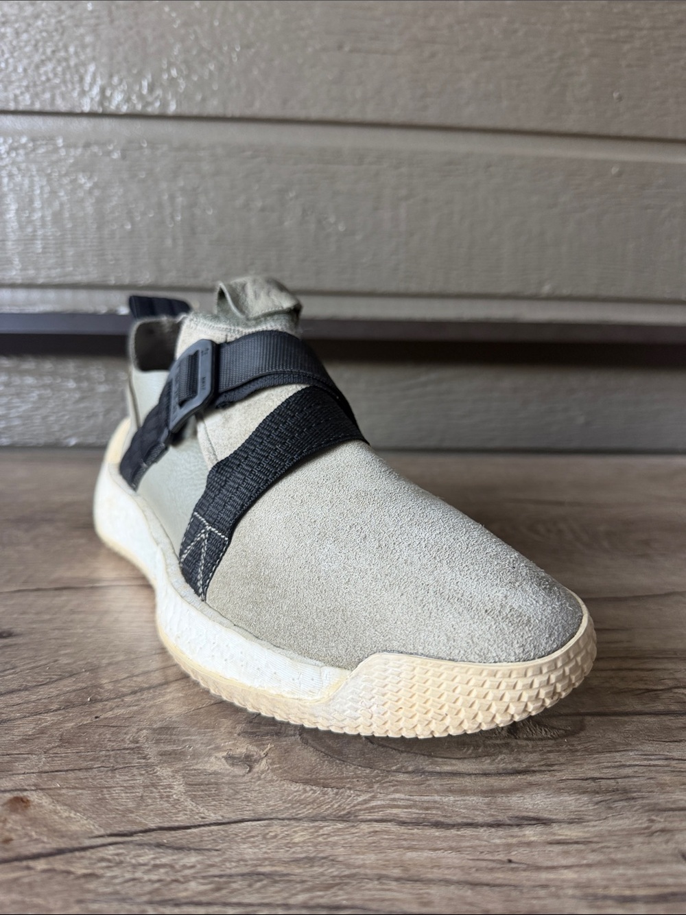 Adidas Harden Vol 2 Men’s Slip-On Suede Light Gray Black Straps size 10.5